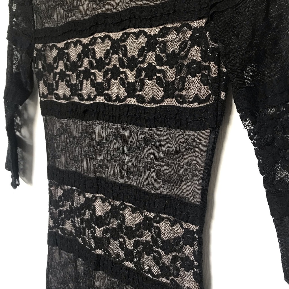 Backless Lace Dress - Picture 2 of 4